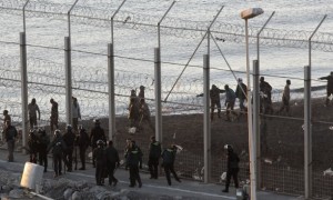 grupo-inmigrantes-intenta-entrar-nado-Ceuta